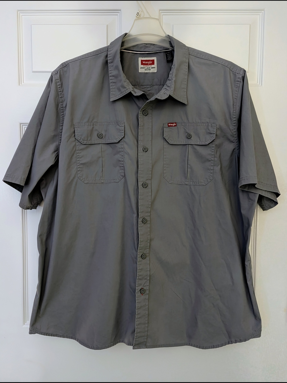 Wrangler Men's Short-Sleeve Gray Button-Front Shirt- Size 2XL